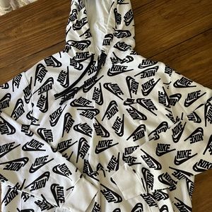 Mens Nike XL hoodie no stains looks brand new